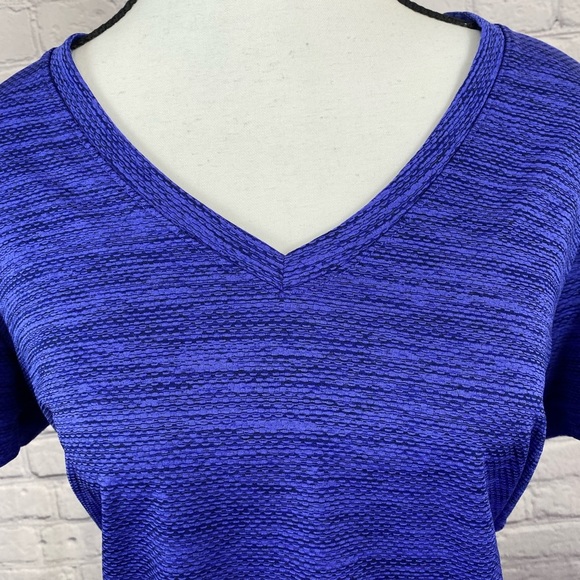 Reebok Athletic Shirt size Large - Picture 2 of 6